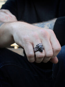 castiel-noir-mens-skull-ring