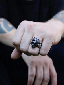 castiel-noir-mens-skull-ring