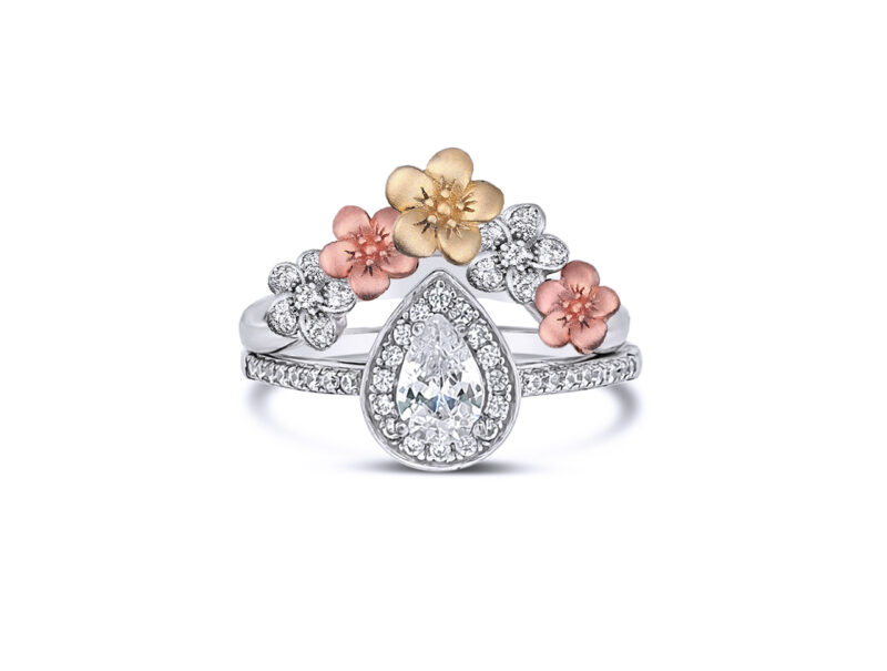 824-gold-natural-diamond-pear-cut-diamond-three-tone-bridal-set
