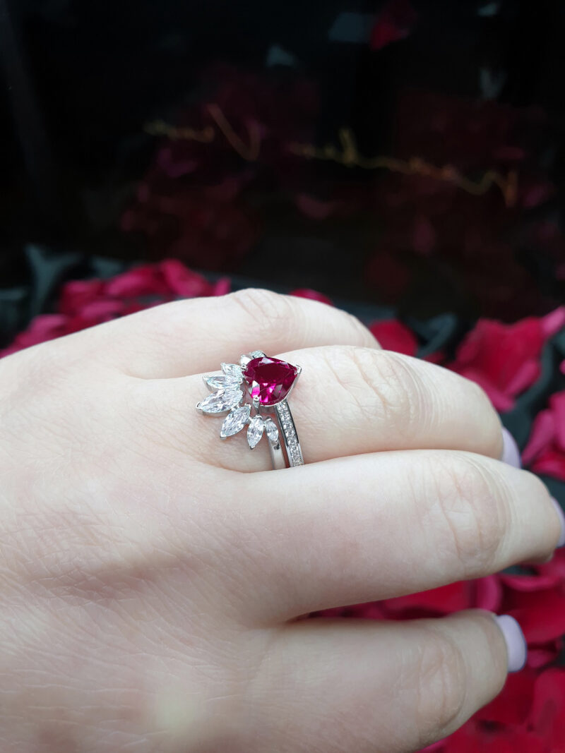 queen-of-hearts-gold-ring-alice-in-wonderland