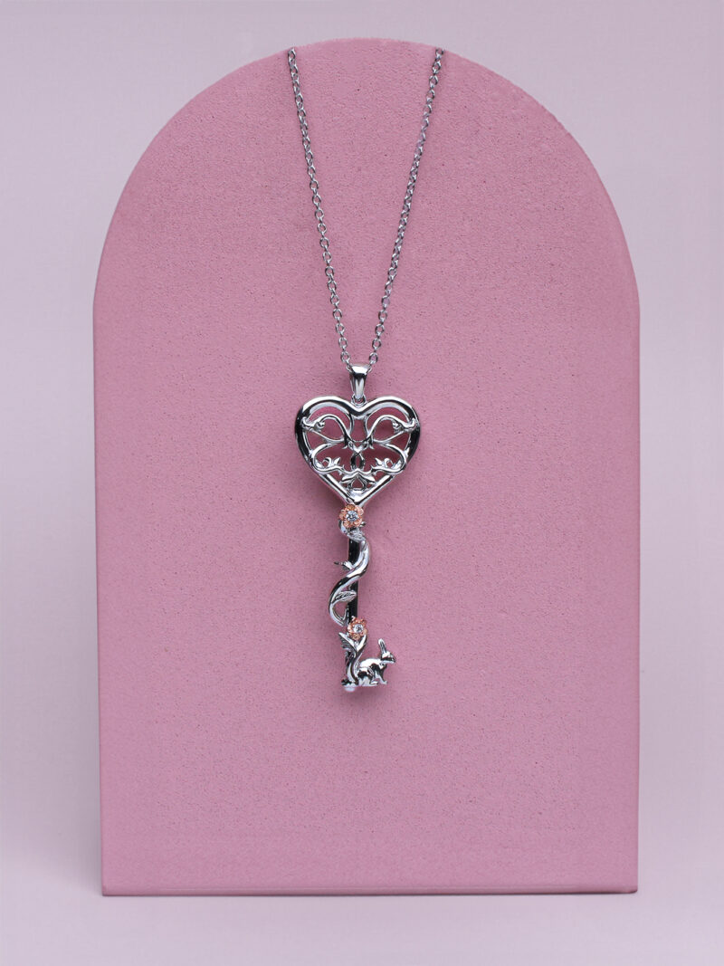 dreamscape-necklace-two-worlds-alice-in-wonderland-collection