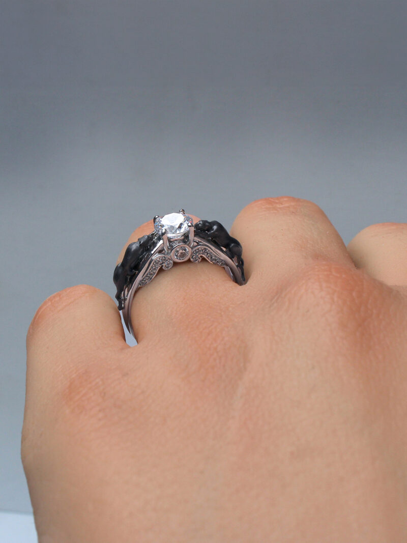 panthere-natural-white-diamond-black-gold-panther-ring