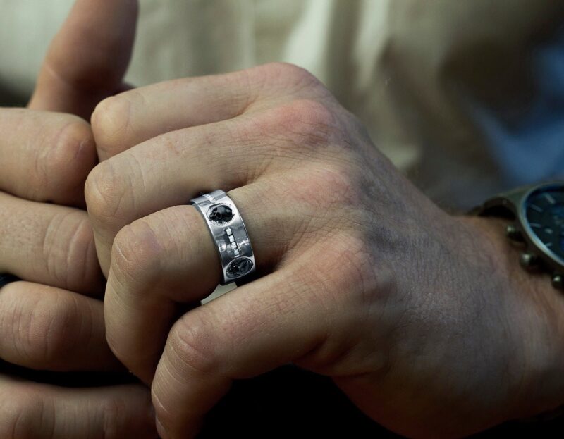 'Luna De Saturno' Natural Black Diamond Mens Gold Skull Wedding Band