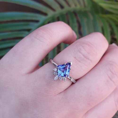 1-83ct-bi-colour-blue-sapphire-kite-cut-14k-white-gold-ring