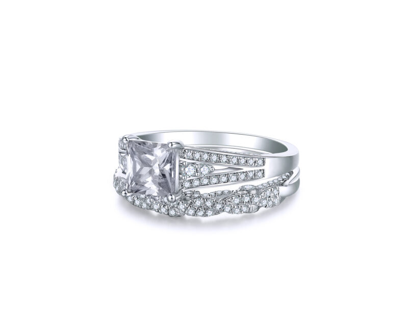 paris-princess-cut-gold-ring