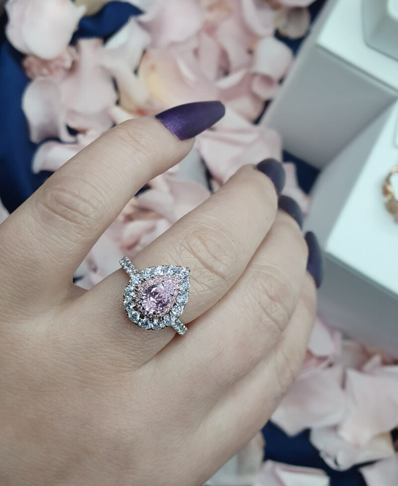 veil-pear-cut-morganite-halo-gold-ring-photo