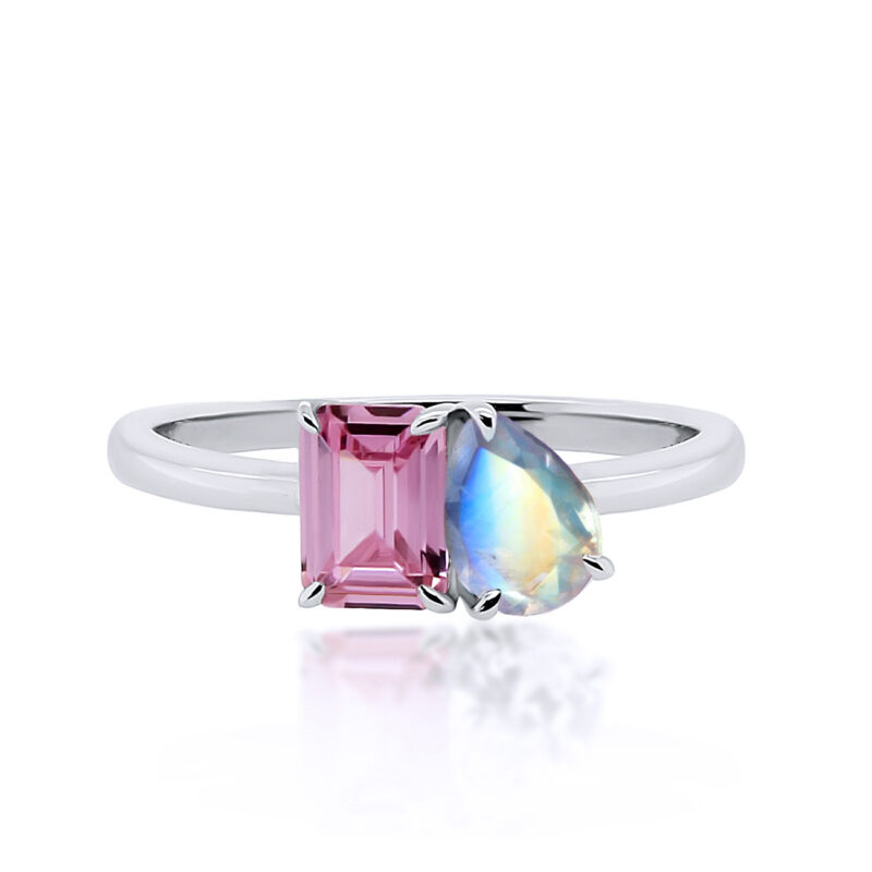 nyte-emerald-pear-cut-gold-engagement-ring (6)