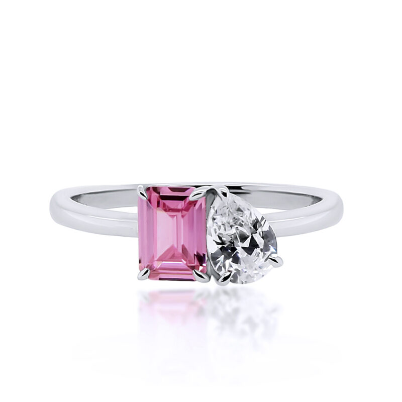 nyte-emerald-pear-cut-gold-engagement-ring (6)