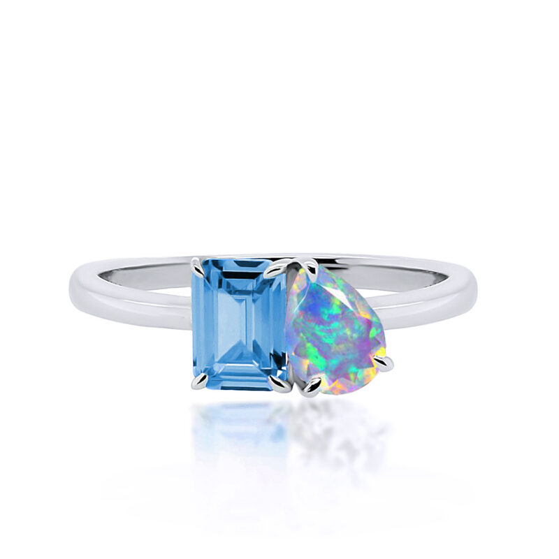 nyte-emerald-pear-cut-gold-engagement-ring