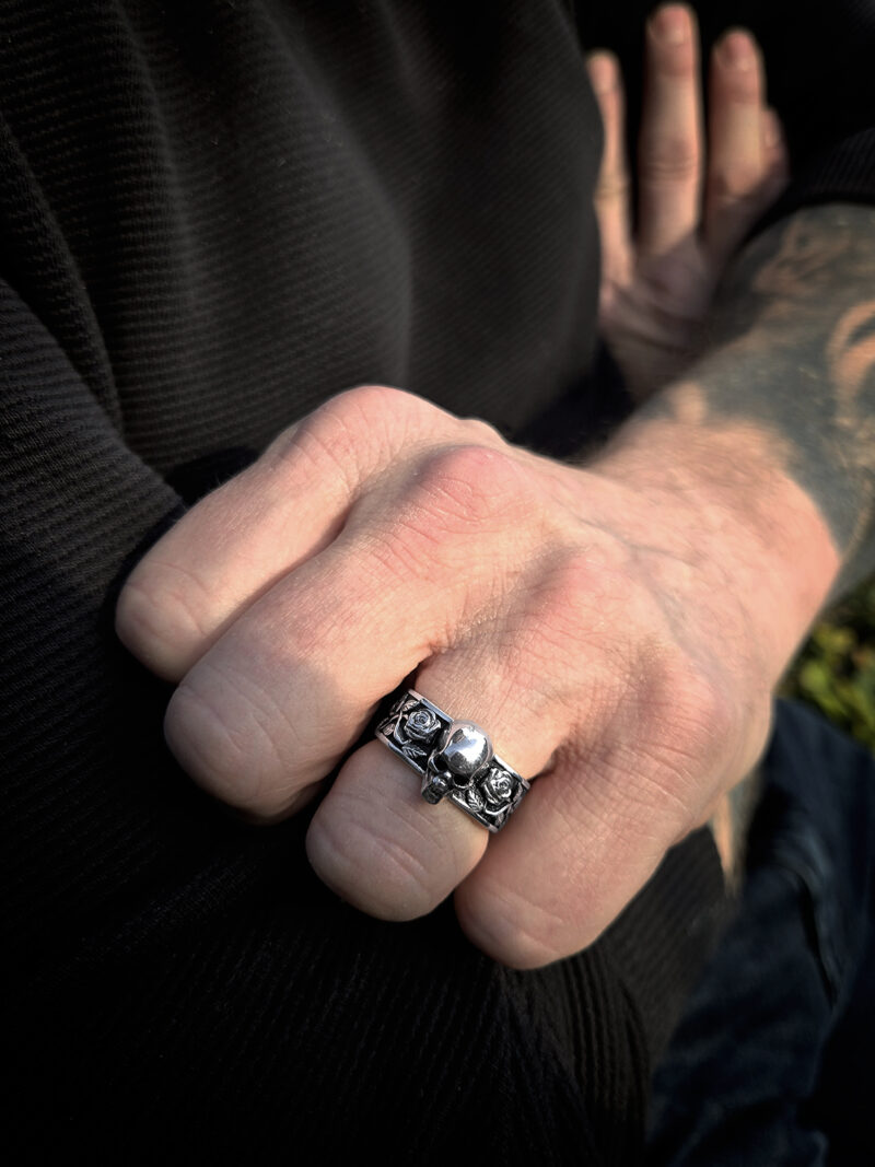 nero-white-gold-mens-skull-wedding-ring