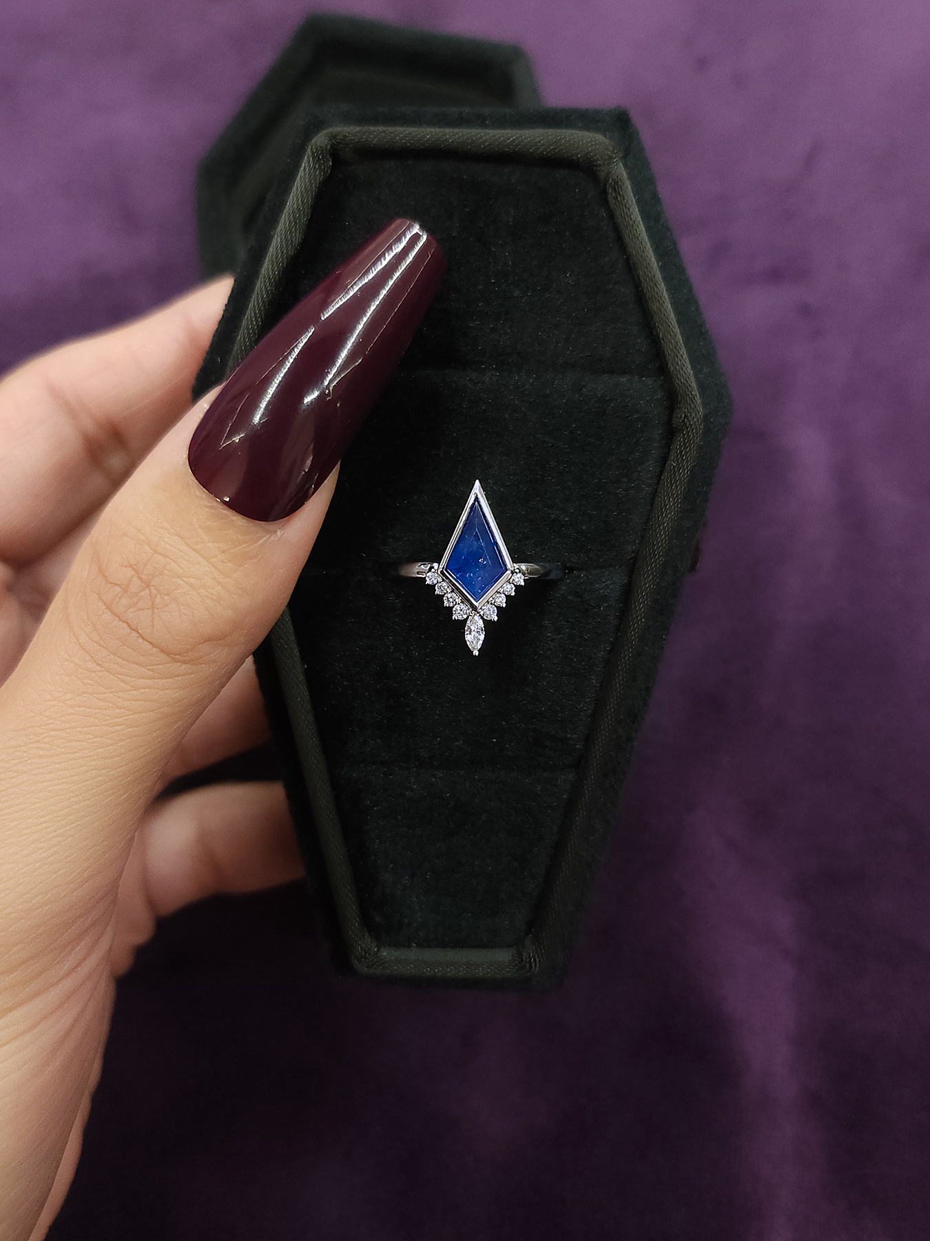 1-46ct-blue-sapphire-kite-cut-white-diamond-platinum-ring-photo