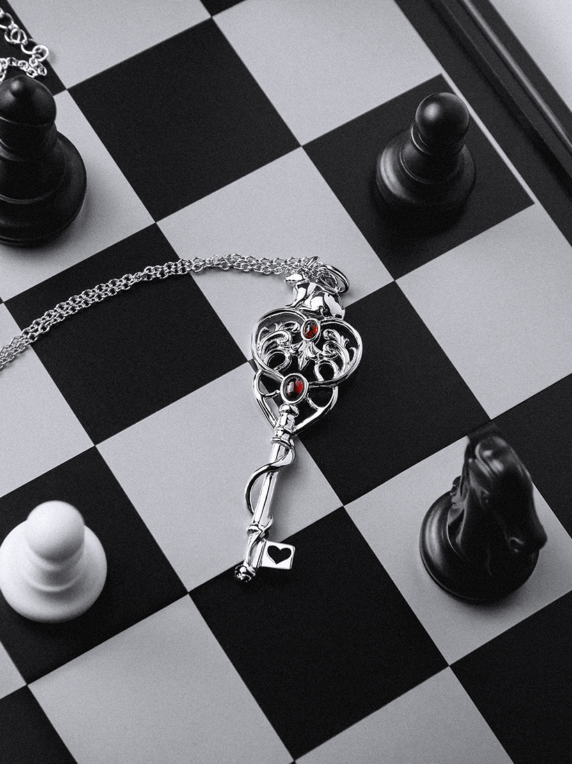 Two Worlds - The Alice in Wonderland Collections | Sapphire
